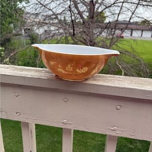 Vintage Pyrex 4 Qt Cinderella Mixing Bowl - Early American 444 (1962–71)
